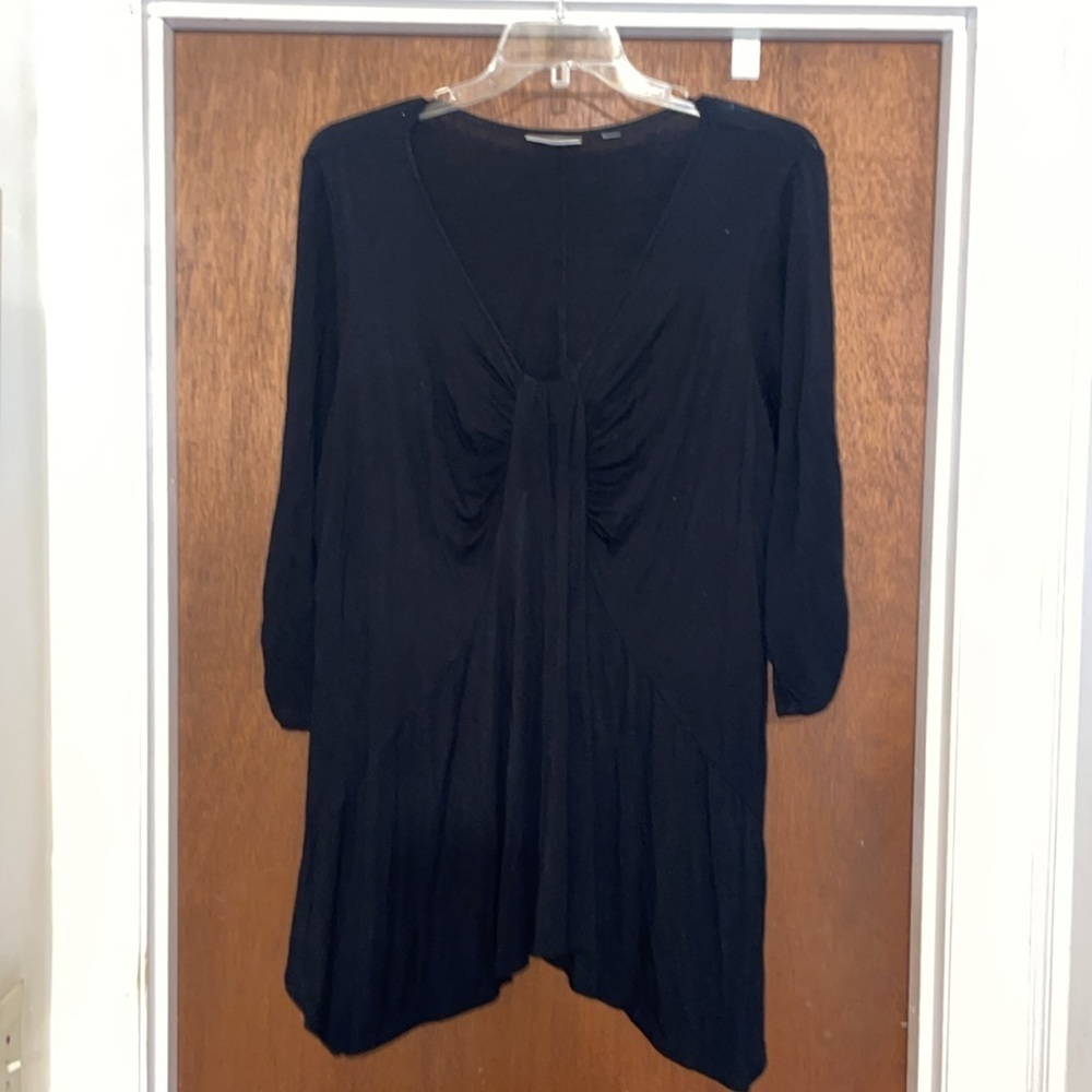Avenue black shark bite blouse​​